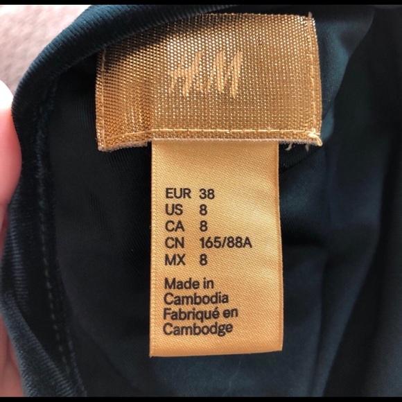 H&M Velvet Evergreen Long Sleeve Midi Dress - Picture 2 of 4